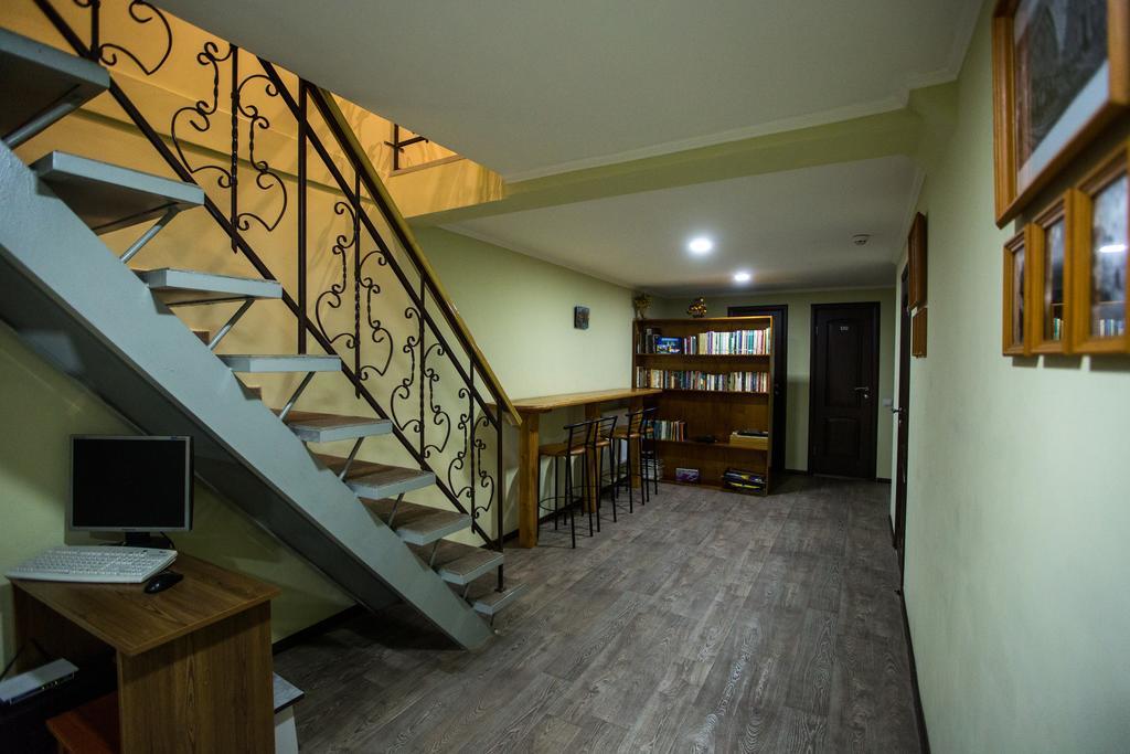 Avino Apart - Hostel Lviv Exterior photo